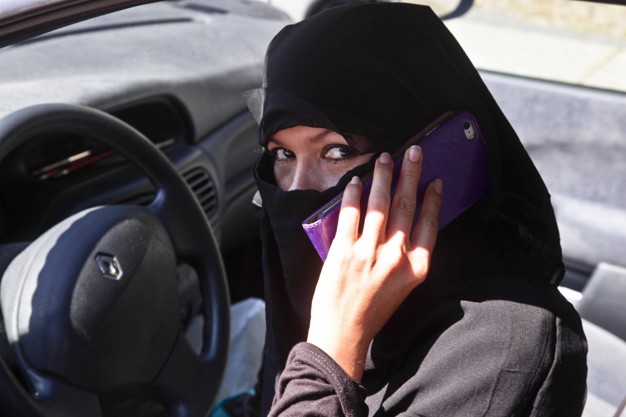 Машина мусульманина. Саудовская Аравия женщины. Арабские женщины за рулем. Мусульманки в Саудовской Аравии.