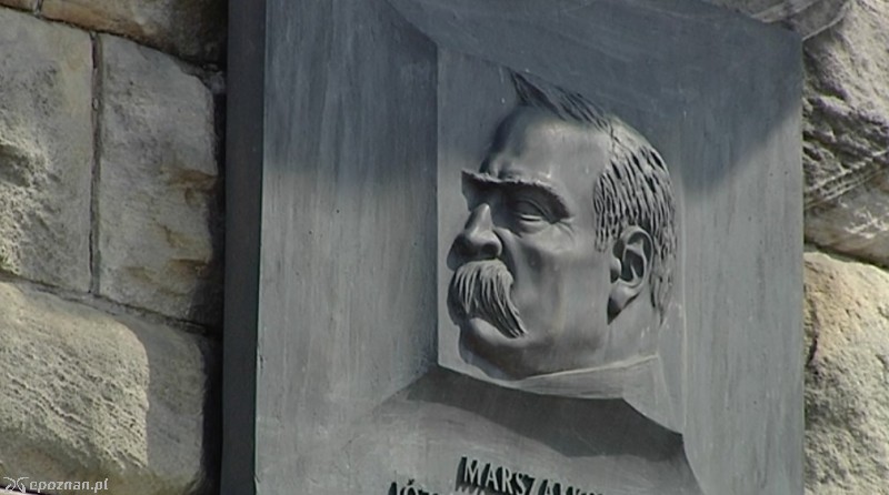 Tablica upamiętniająca Józefa Piłsudskiego na CK Zamek