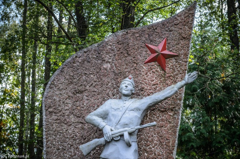 Pomnik Wdzięczności Armii Czerwonej w Dubiczach Cerkiewnych postawiony w 1985 roku. fot. PAP/Wojciech Pacewicz 
