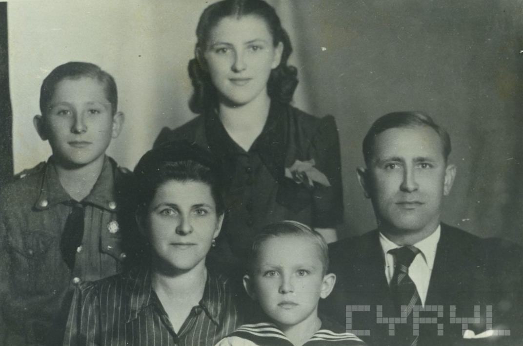 Rodzina Eglów w 1947 roku | fot. CYRYL / Elżbieta Śmigaj