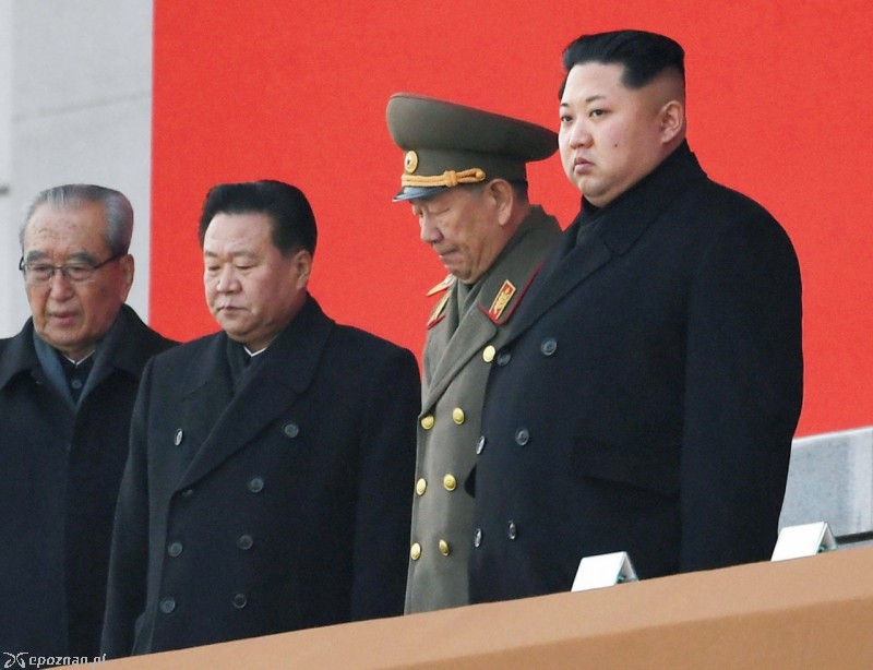 Kim Dzong Un i jego współpracownicy fot. PAP/Newscom 