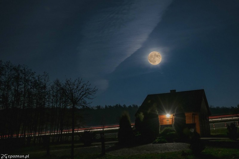 Superksiężyc uchwycony w grudniu 2017 roku przy trasie Poznań - Biedrusko | fot. Maciej Swarcewicz