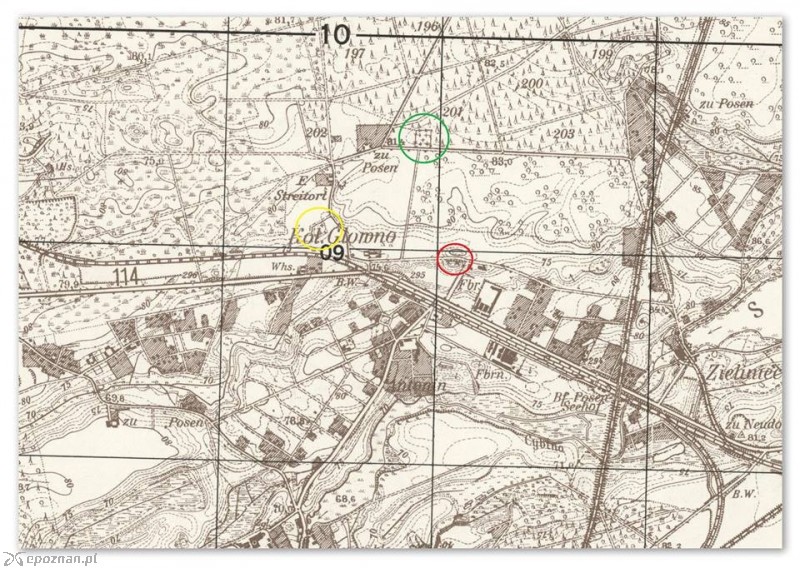 Na czerwono oznaczono rzekomy cmentarz choleryczny z XIX w. Mapa: niemiecki Messtischblatt 1:25000 dla tego obszaru (Schwersenz; 3568, fragment) wydany m.in. w edycji z roku 1911 i 1943; uwspółcześniona w roku 1952 przez Army Map Service (LO), Corps of En