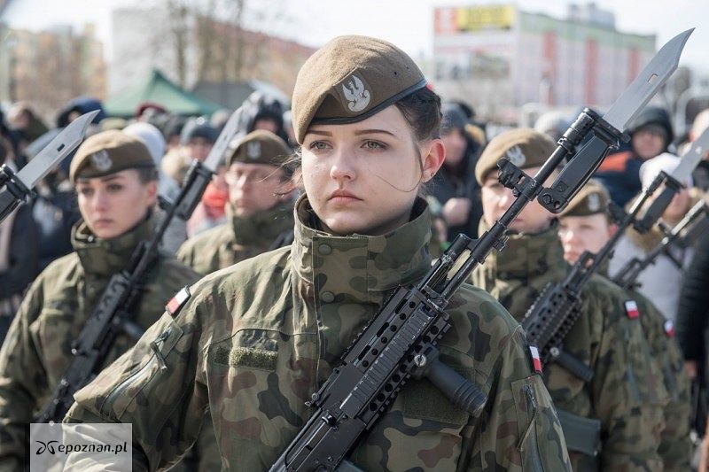 Uroczysta przysięga żołnierzy WOT fot. PAP/Wojciech Pacewicz