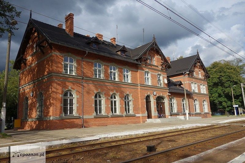 Stacja kolejowa we Wronkach | fot. Travelarz/wikimedia/CCBYSA30