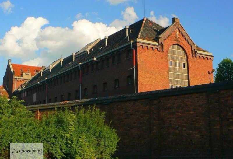 Więzienie we Wronkach - widok z ulicy Mickiewicza - fot. By Robson1976 - Praca własna, GFDL, https://commons.wikimedia.org/w/index.php?curid=5749329