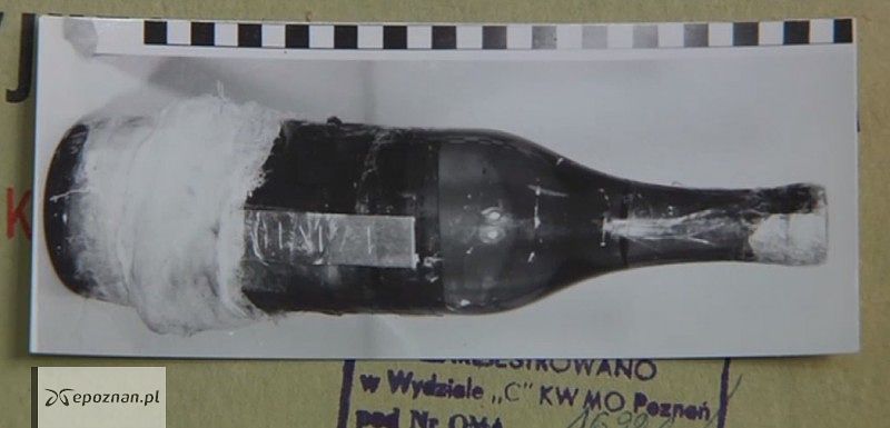 Butelka z naftą wrzucona na teren konsulatu