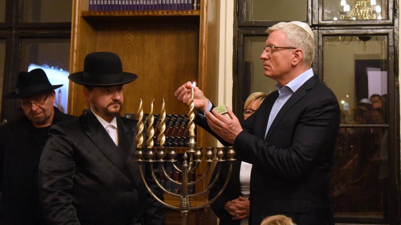 żydowski gej randki ukpodłącz wąż ogrodowy do zlewu kuchennego