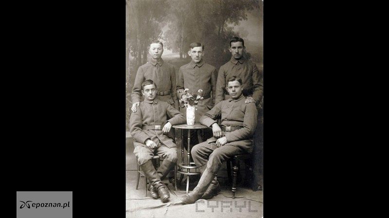 Żołnierze w mundurach niemieckich, Franciszek Szubert stoi pierwszy z lewej, około 1918 roku | fot. ze zbiorów Romana Polerowicza