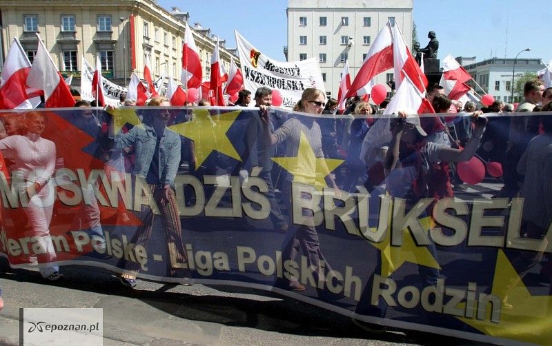 Manifestacja LPR przeciwko wstąpieniu Polski do UE | fot. Piotr Rybarczyk/PAP