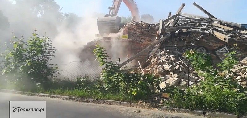 Rozbiórka budynku przy skrzyżowaniu ul. Kaliskiej i Polanka | fot. FB Błażej Wandtke