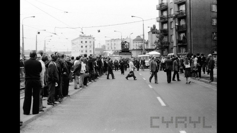 Transport elementów pomnika 19 czerwca 1981 | fot. Marian Wojciechowski / CYRYL