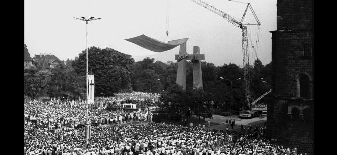 Uroczystość odsłonięcia pomnika 28 czerwca 1981 | fot. Marian Wojciechowski / CYRYL