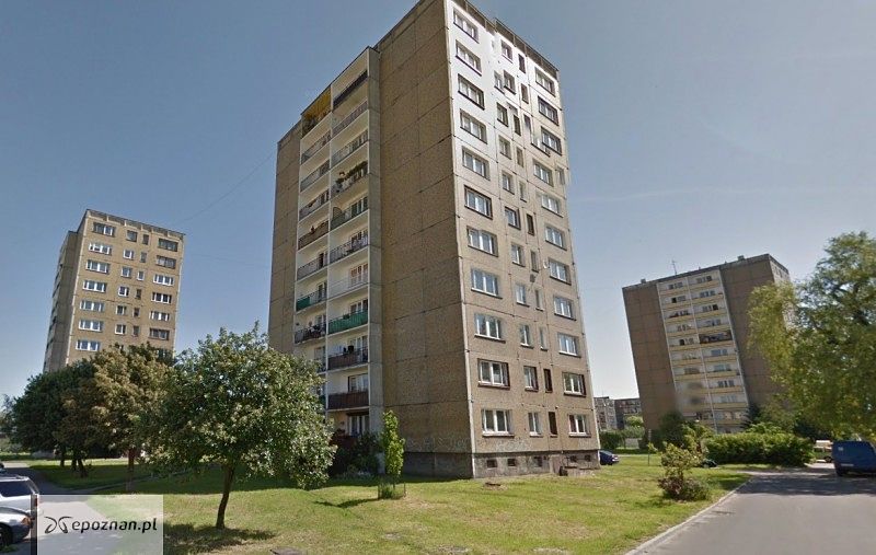 Tak wyglądały balkony w bloku przed rozbiórką | fot. Google Street View