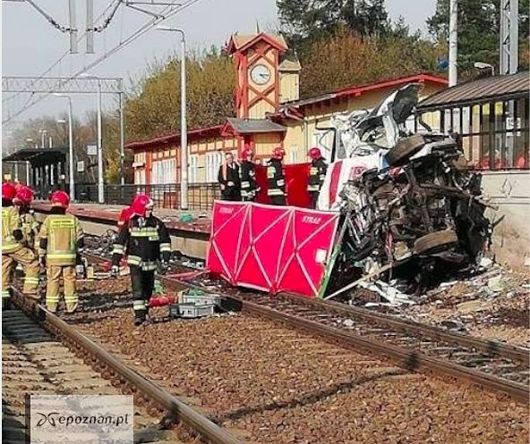 Tragiczny wypadek karetki w Puszczykowie, 3 kwietnia 2019 | fot. Maciej