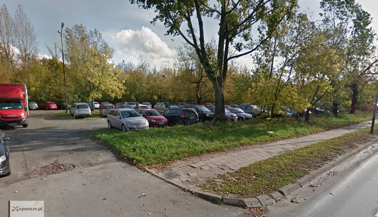 Radni proponują, by basen powstał w tym miejscu | fot. Google Street View