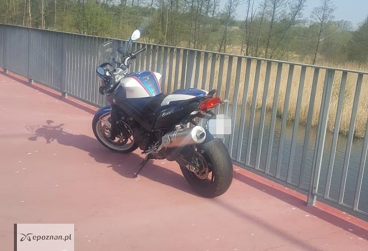Motocykl 43-latka znaleziony przy jeziorze | fot. KPP Gniezno