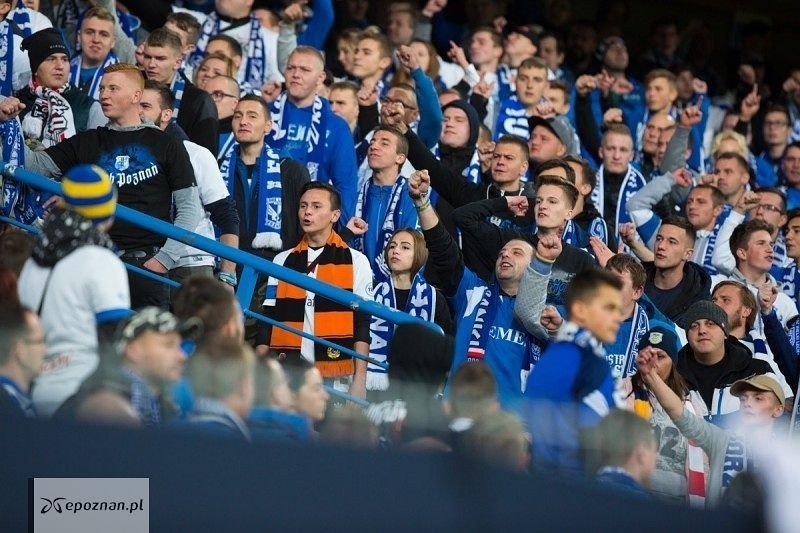 Kibice na stadionie powinni unikać takich zgupowań | fot. Tomasz Szwajkowski