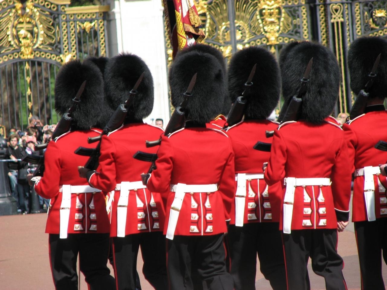 Straż królewska Wielkiej Brytanii | fot. bortescristian - Flickr, Wikipedia