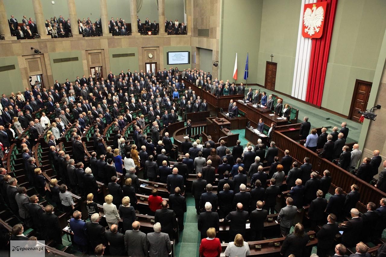 fot. By The Chancellery of the Senate of the Republic of Poland, CC BY-SA 3.0 pl, https://commons.wikimedia.org/w/index.php?curid=33431930