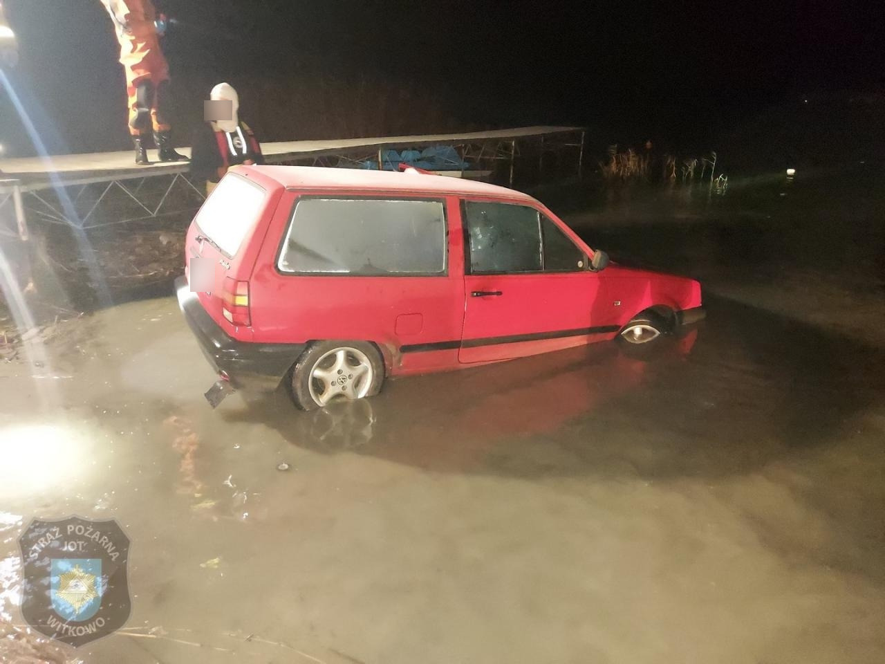 W jeziorze znaleziono samochód. Co stało się z kierowcą?
