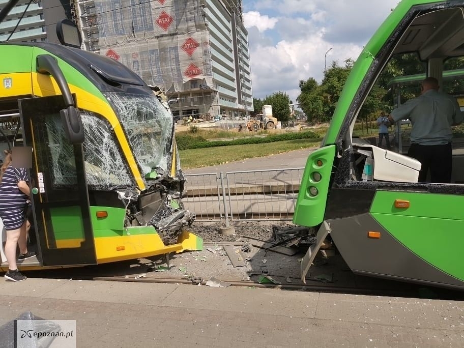 Zderzenie tramwajów przy rondzie Starołęka w czwartek | fot. Czytelnik