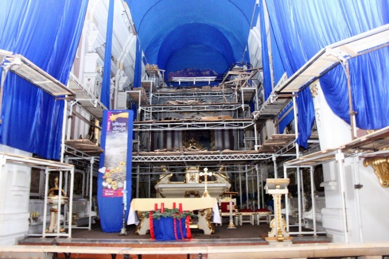 Rozpoczęła się budowa żłóbka w kościele przy pl. Bernardyńskim | fot. Elżbieta Skowron