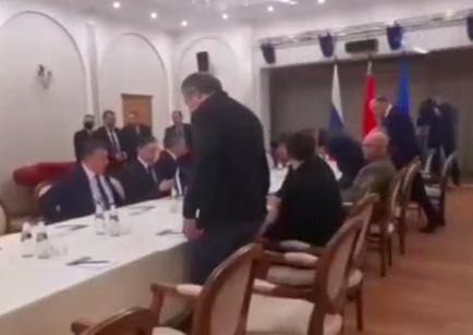 Delegacje Rosji i Ukrainy siadają&nbsp;do wspólnego stołu