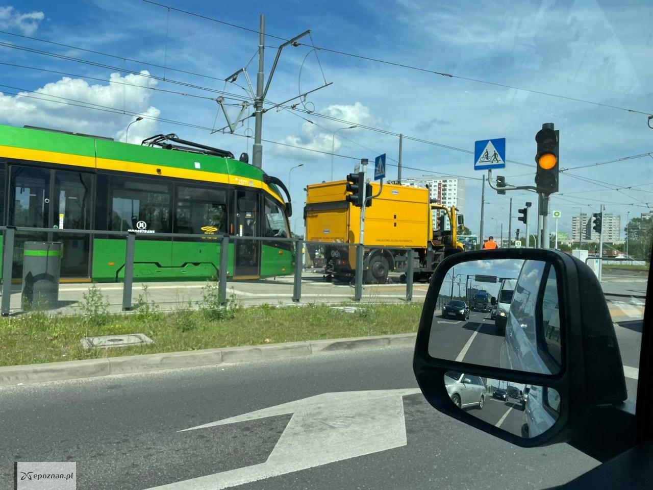 Holowanie jednego z tramwajów do zajezdni | fot. Maciej