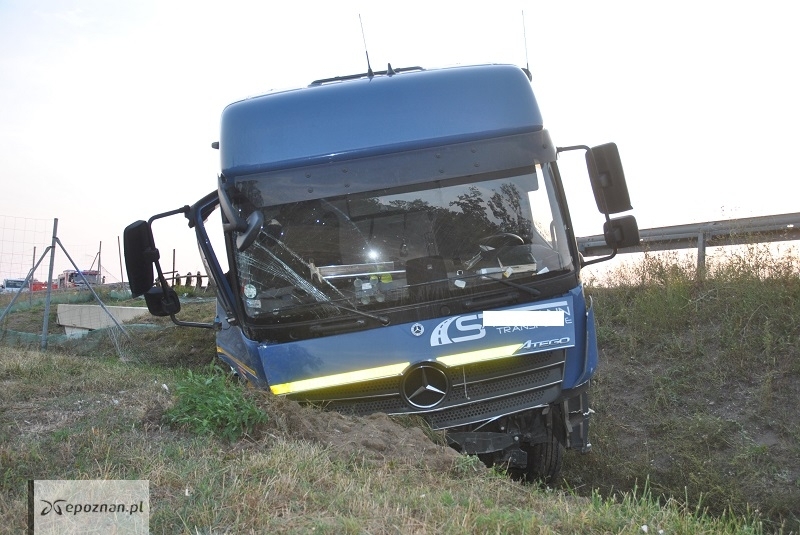 Wypadek na drodze ekspresowej S5 w okolicach Fałkowa. | fot. Komenda Powiatowa Policji w Gnieźnie