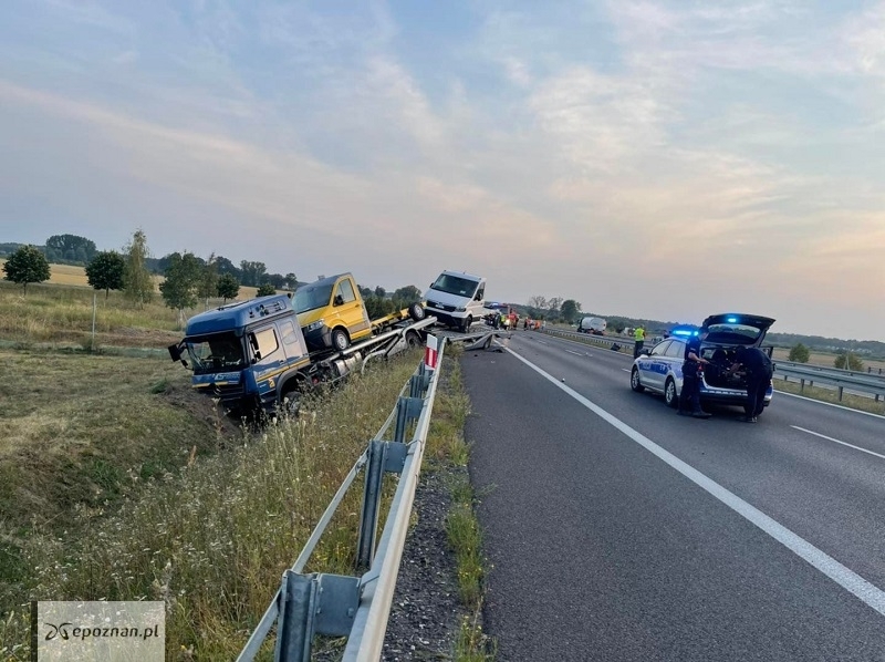 Wypadek na drodze ekspresowej S5 w okolicach Fałkowa. | fot. Komenda Powiatowa Policji w Gnieźnie