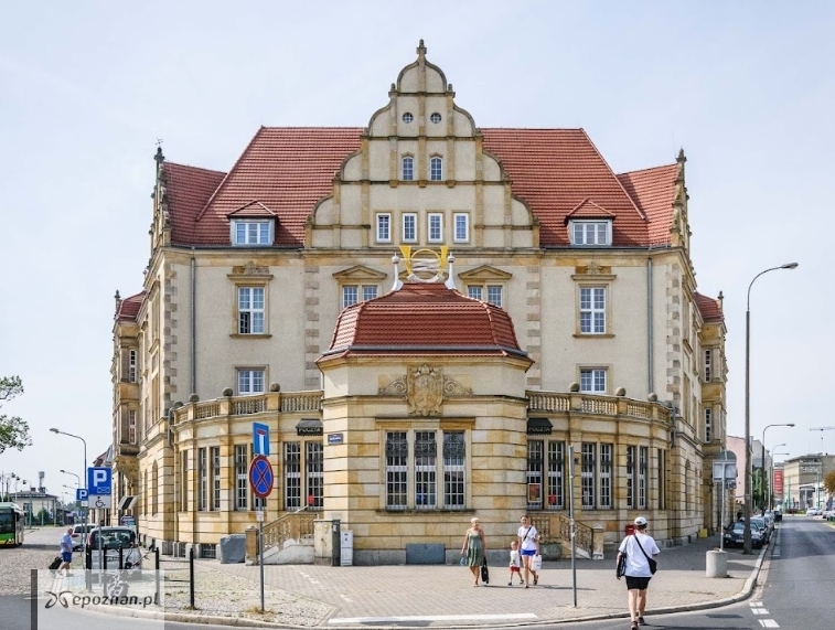 Urząd Pocztowy w Poznaniu przy ul. Głogowskiej 17. | fot. Google street view