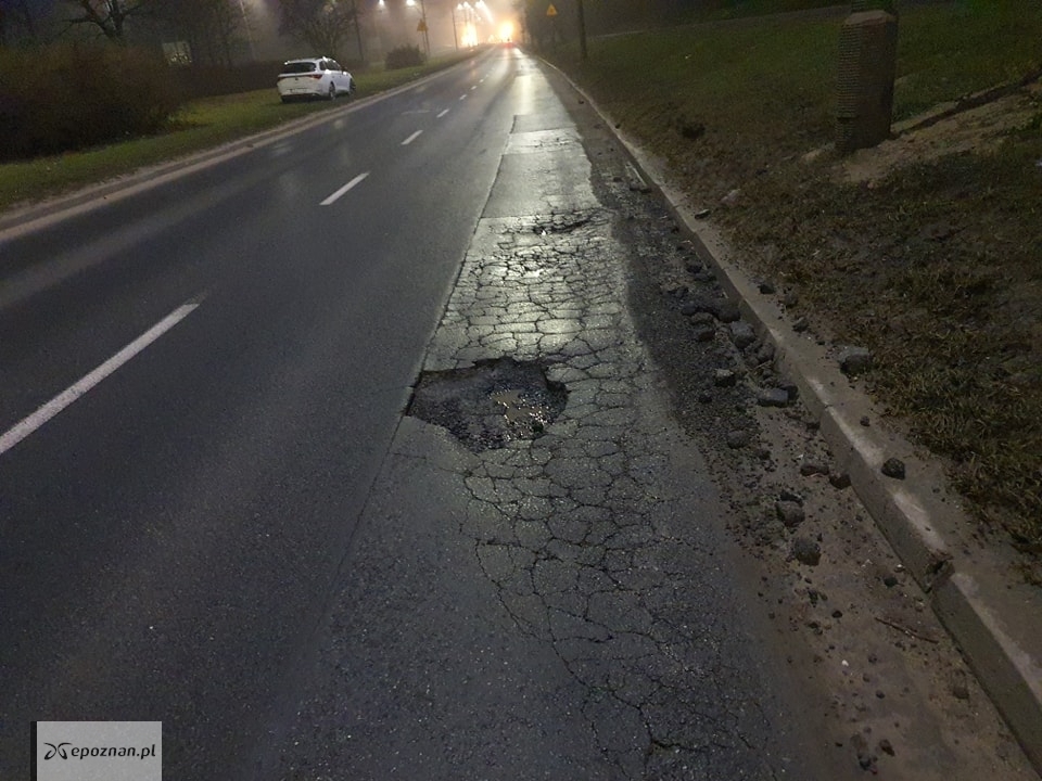 Dziura na ulicy Hetmańskiej, w którą kilka dni temu wpadło sporo aut. | fot. Sprawdzanie aut przed zakupem "Autopiotrex" Auto Doradca / FB