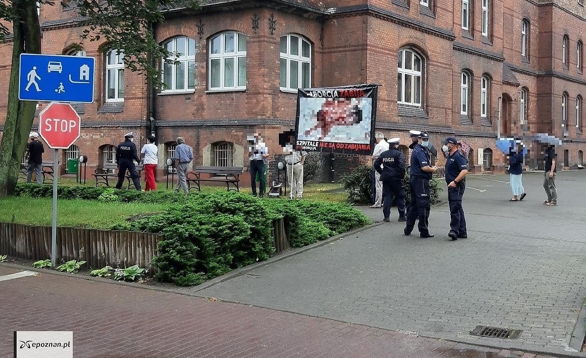 Jeden z protestów przed poznańską porodówką przy ul. Polnej | fot. Czytelnik